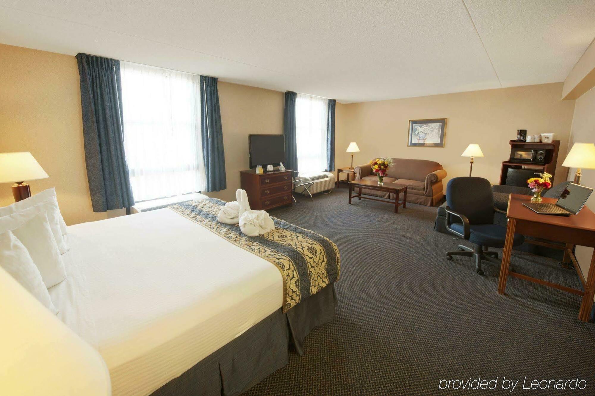 Best Western Potomac Mills Woodbridge Room photo